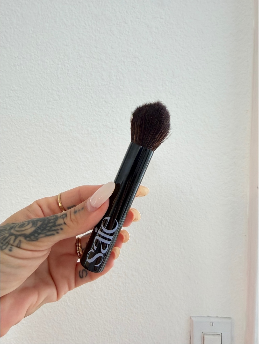 Saie the fluffy brush